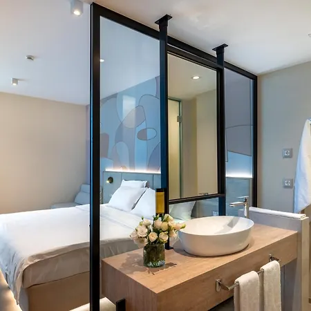 Zenith Hotel